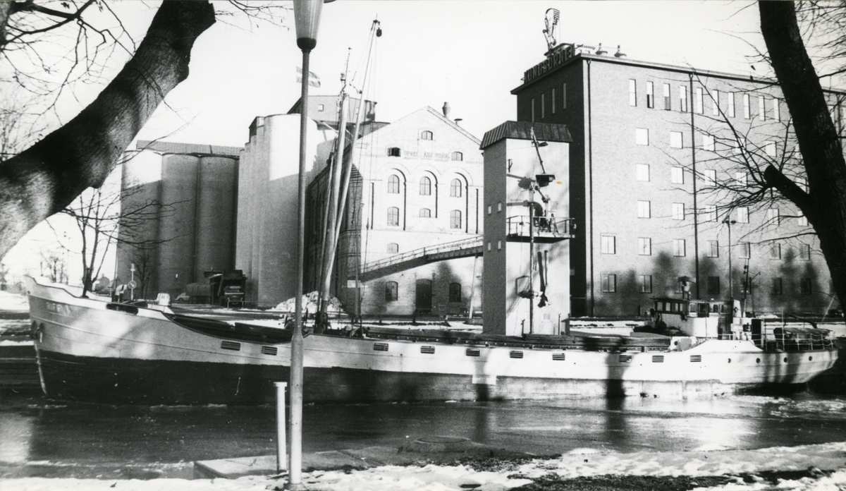 Ägare:/1964-70/: Erich Moje. Hemort: Hamburg.