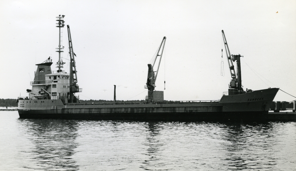 Ägare:/1974-80/: C.V. Scheepvaart-Onderneming Sambeek. Hemort: Amsterdam.