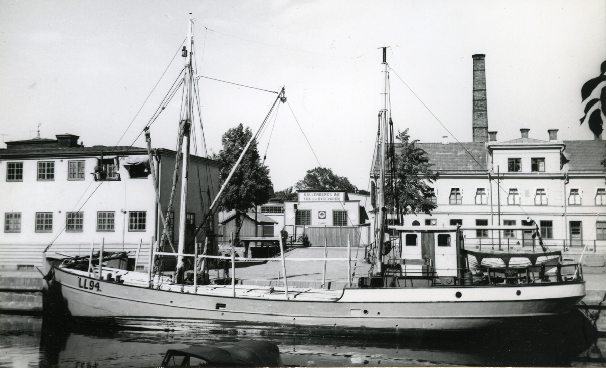Ägare:/1958-61/: ett partrederi, Huvudredare: Alice Tallvik. Hemort: Skärhamn.