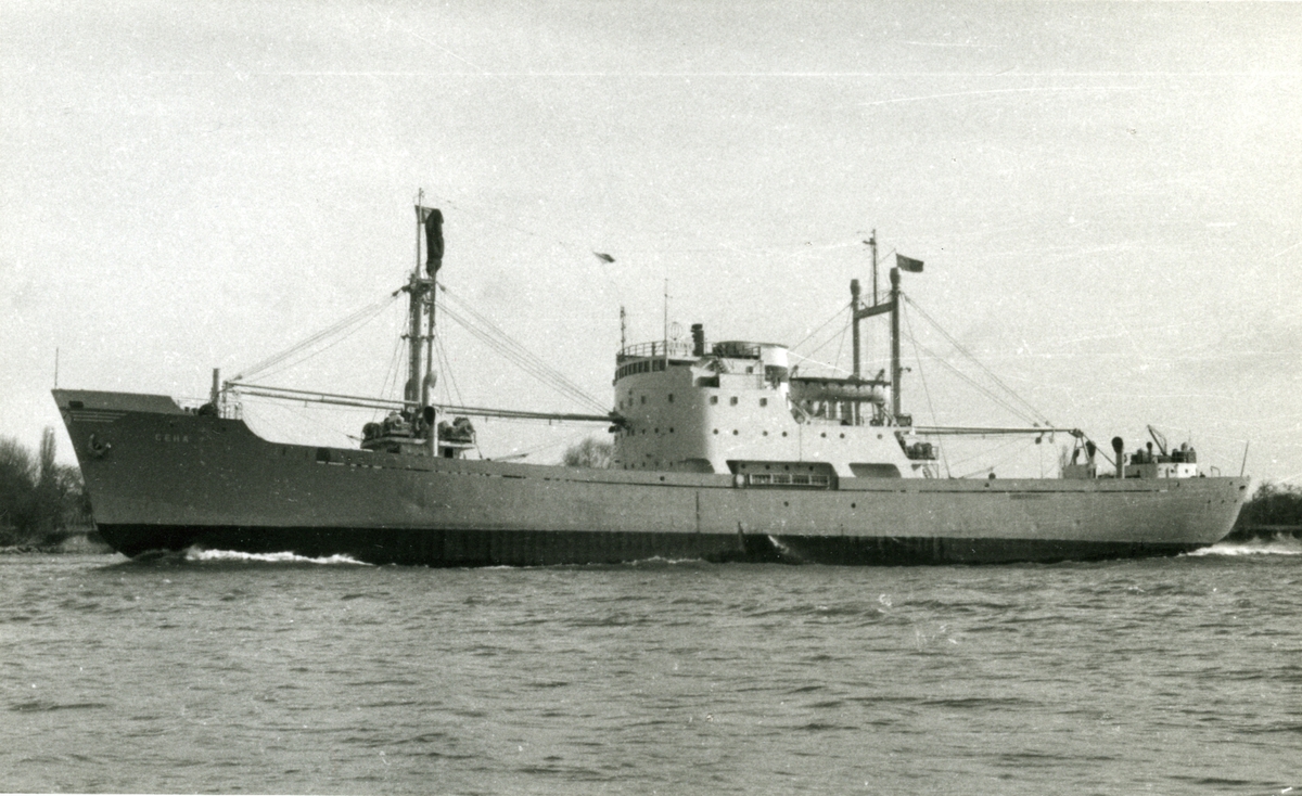 Ägare:/    -87/: S.S.S.R. - Latvian Shipping Co. Hemort: Riga.
