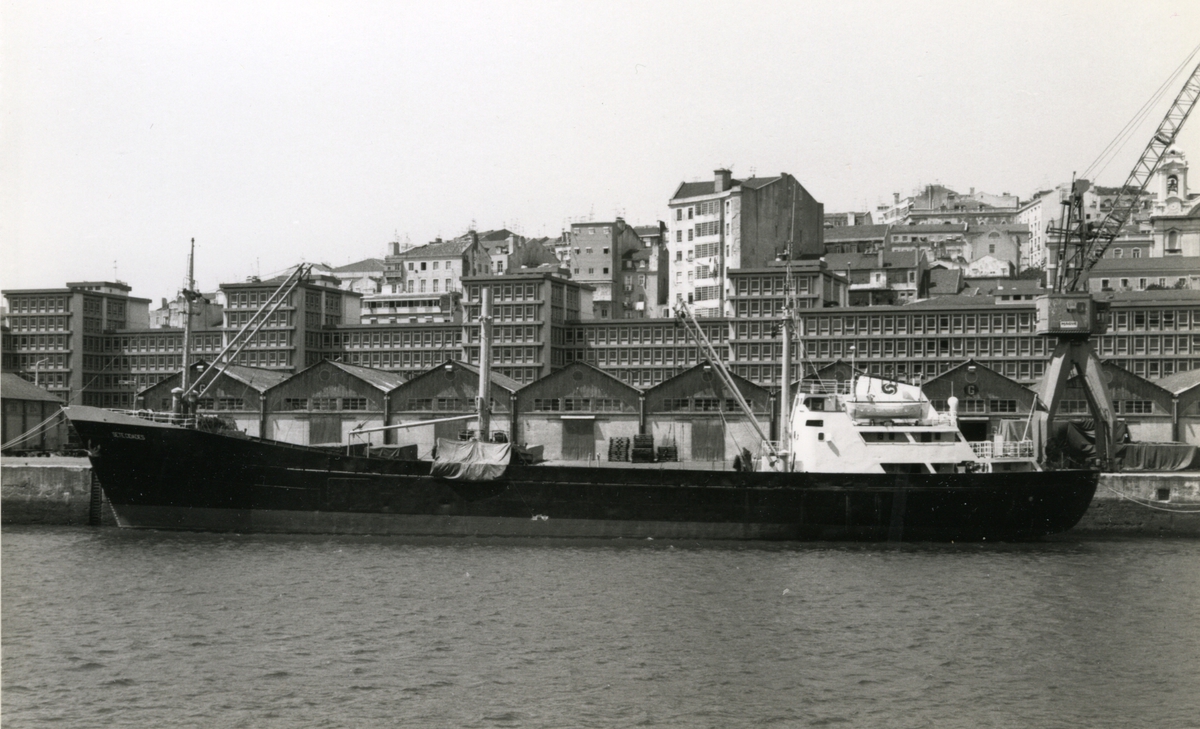 Ägare:/1985-90/: Vianalis Ltda. Hemort: Lisboa.