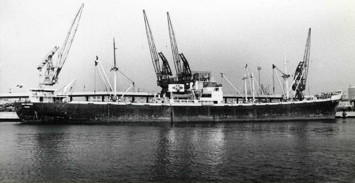 Ägare:/1966-70/: Essar Shipping Corp. Hemort: Panama.