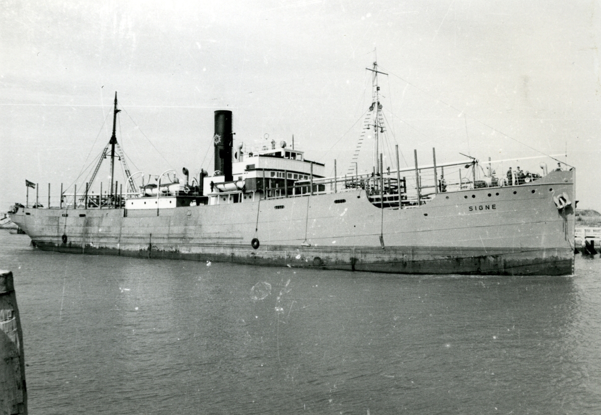 Ägare:/1955-60/: Rederi AB Signe. Hemort: Helsingborg.