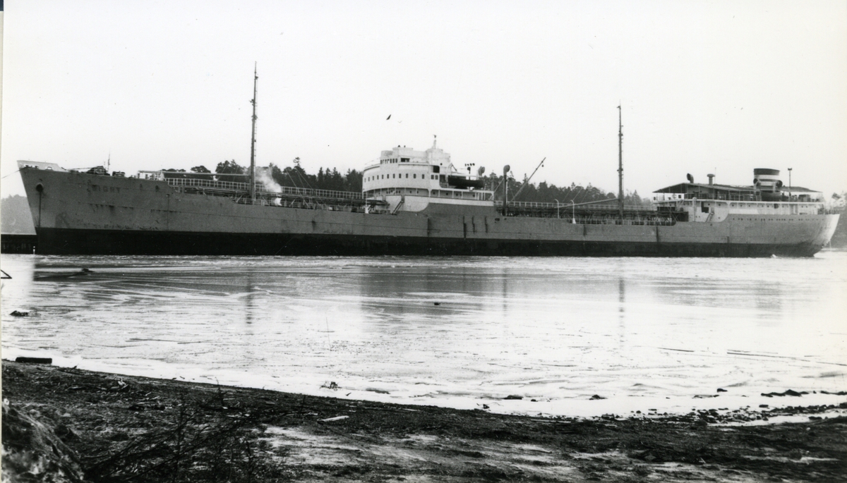 Ägare:/1966-74/: Rederi AB Sally. Hemort: Mariehamn.