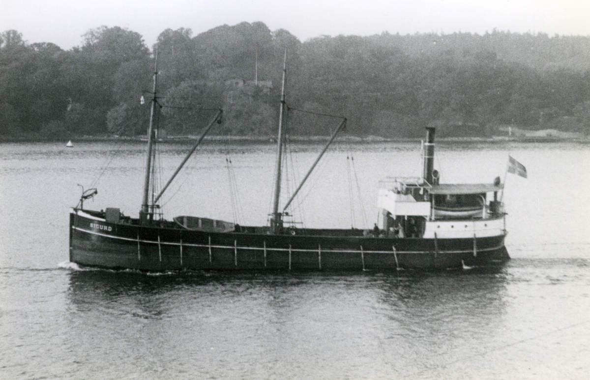 Ägare:/1940-42/: Pehr Erik Santesson. Hemort: Grisslehamn.