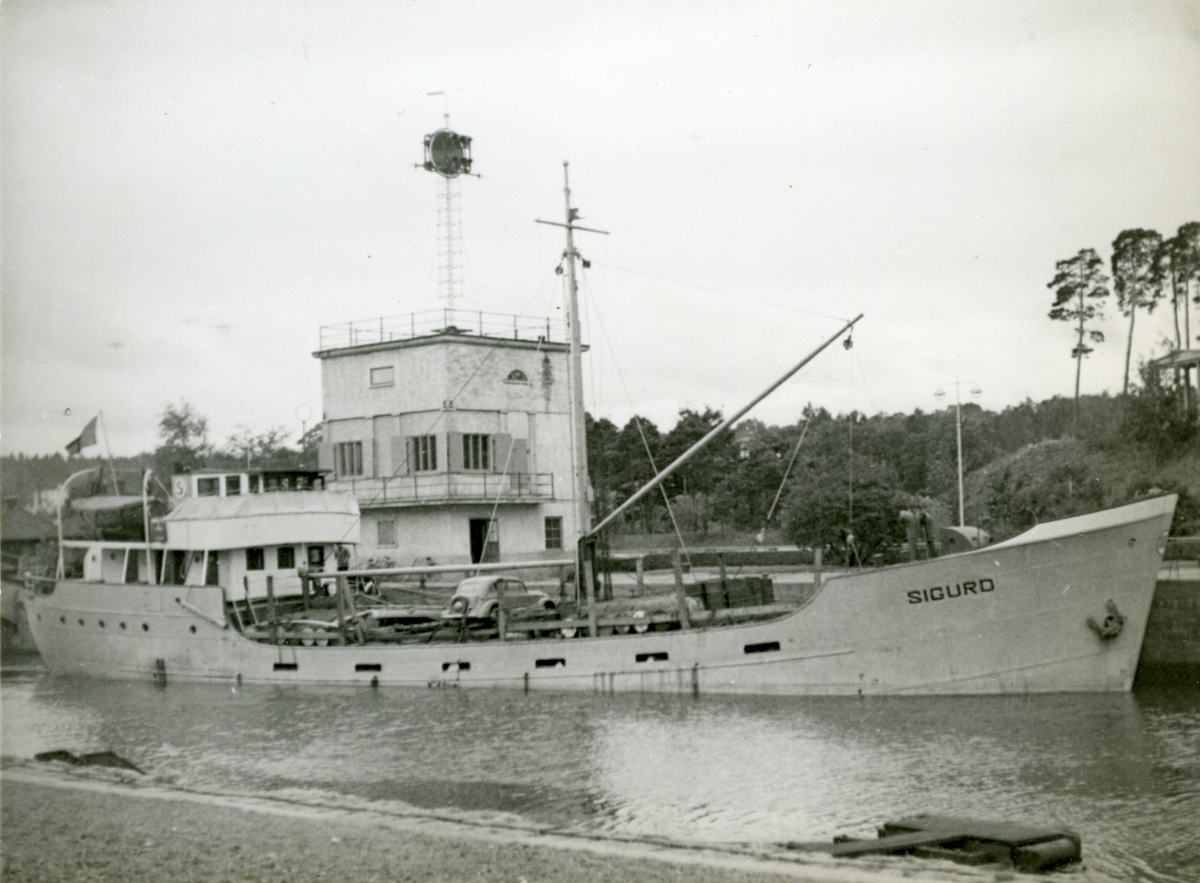 Ägare:/1939-49/: Rederi AB Staffan. Hemort: Gävle. Fotograferad i Södertälje sluss.