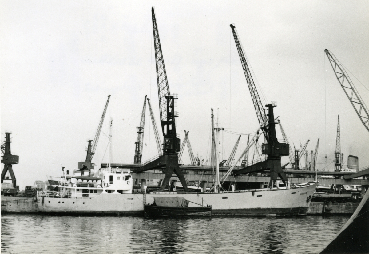 Ägare:/1961-67/: Sicula Transporti Marittimi S.p.A. Hemort: Palermo.