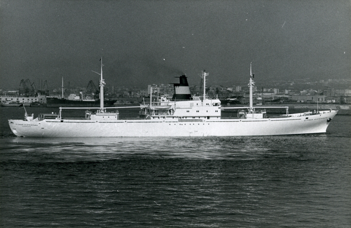 Ägare:/1968-74/: ett partrederi, Huvudredare: Firma Rob. M. Sloman jr. Hemort: Hamburg.