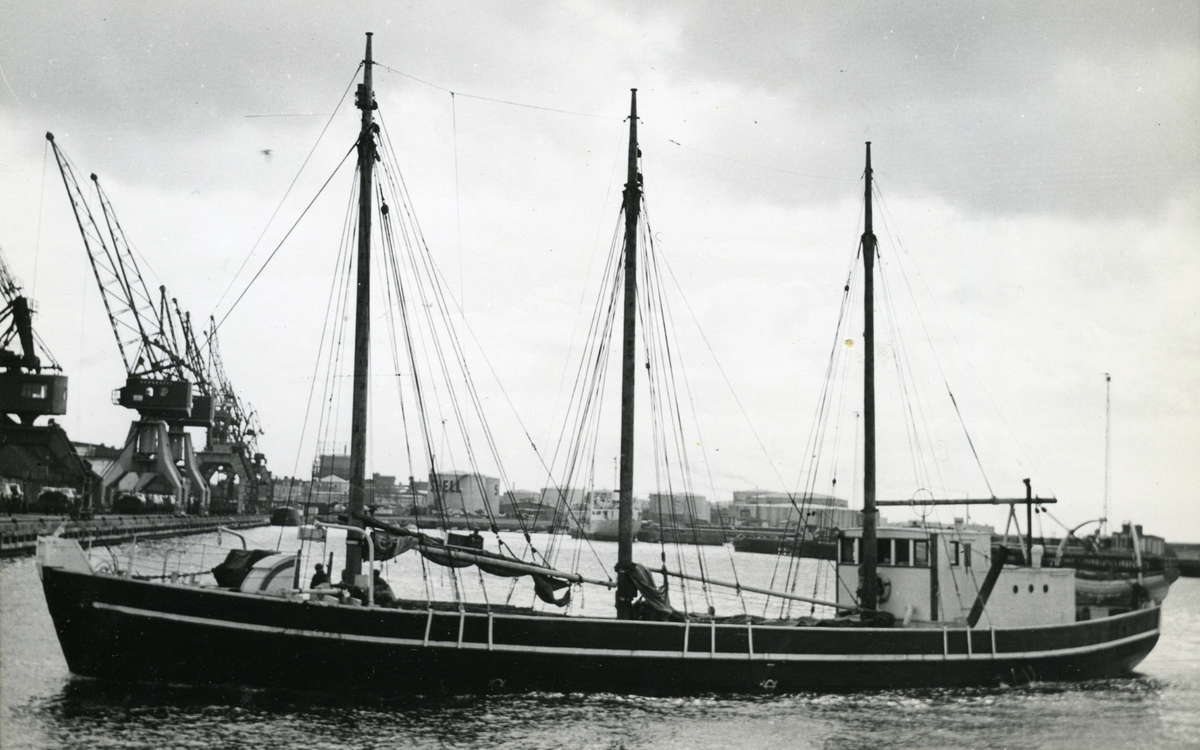 Ägare:/1949-71/: ett partrederi, Huvudredare: Helge W. Corneliusson. Hemort: Hönö.
