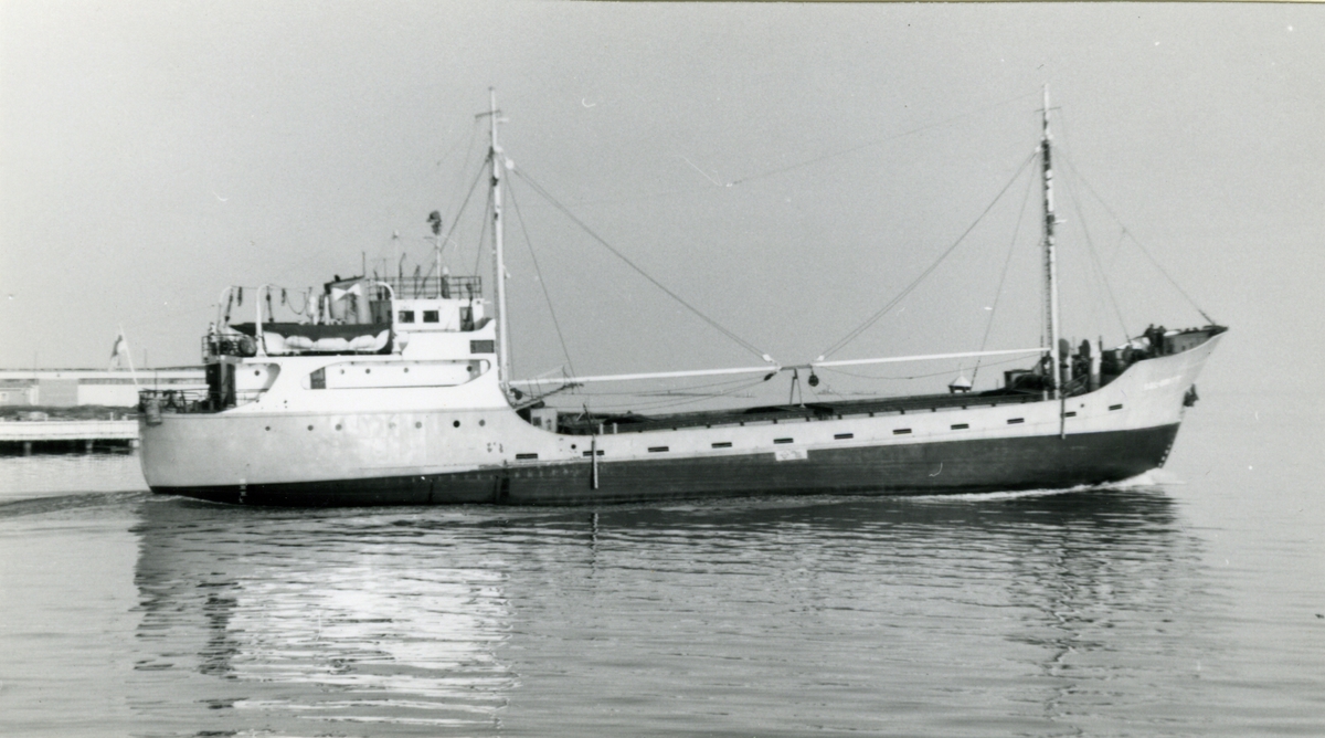 Ägare:/1959-65/: Rederi AB Ann-Britt. Hemort: Bleket.