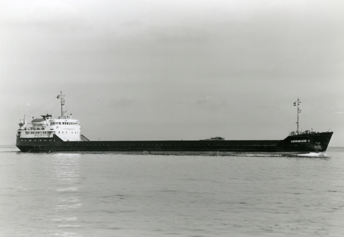 Ägare:/  -89/: S.S.S.R. - North-Western River Shipping Co. Hemort: Leningrad.