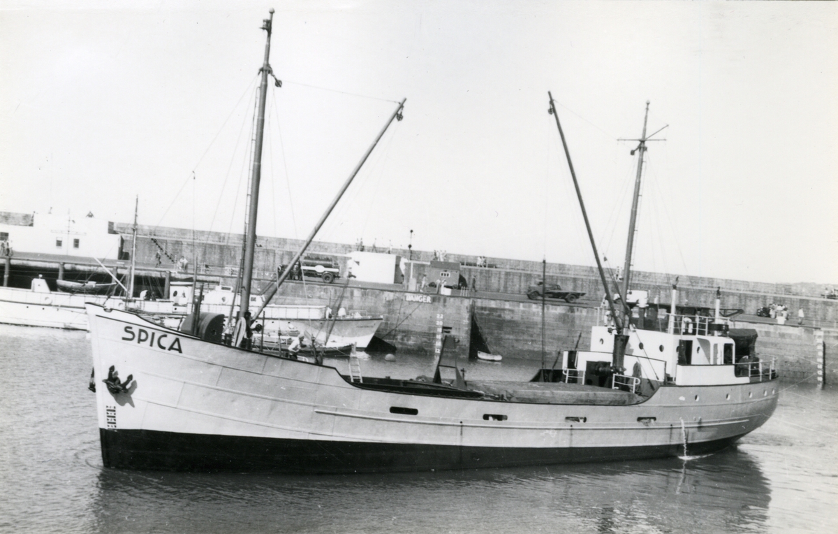 Ägare:/1939-52/: J. Hoving. Hemort: Groningen.
