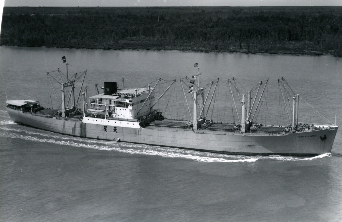 Ägare:/1946-69/: Compania de la Paloma S.A. Hemort: Ciudad de Panama.