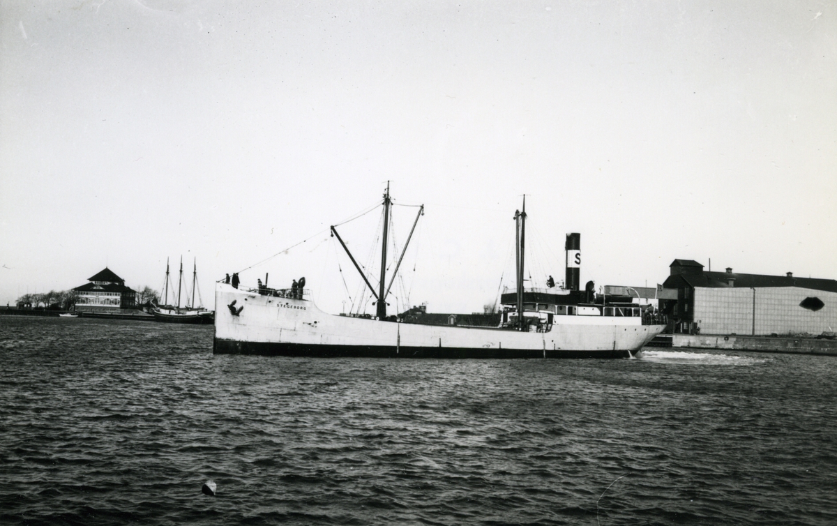 Ägare:/1915-1948/: Stockholms Rederi AB Svea. Hemort: Stockholm.