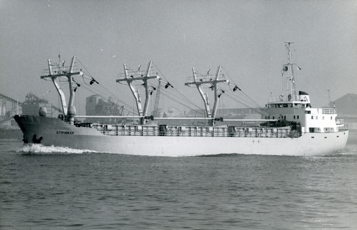 Ägare:/1971-74/: C.V. Scheepvaart-Onderneming Strijbeek. Hemort: Wilemstad.