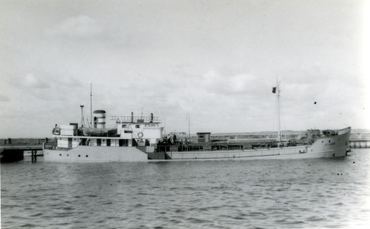 Ägare:/1952-67/: Rederi AB Castor. Hemort: Uddevalla.