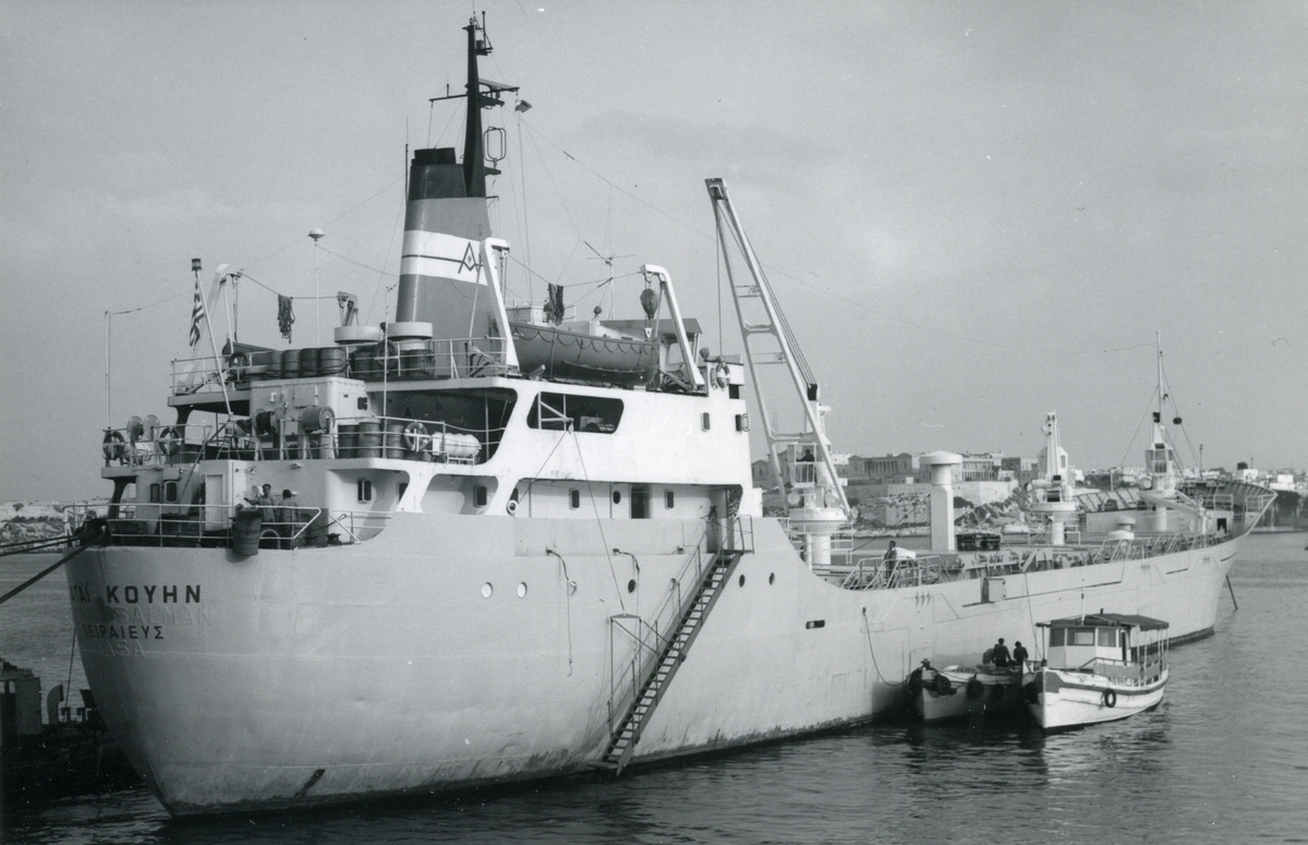Ägare:/1980-84/: D. & D. Shipping Co. Hemort: Peiraievs.