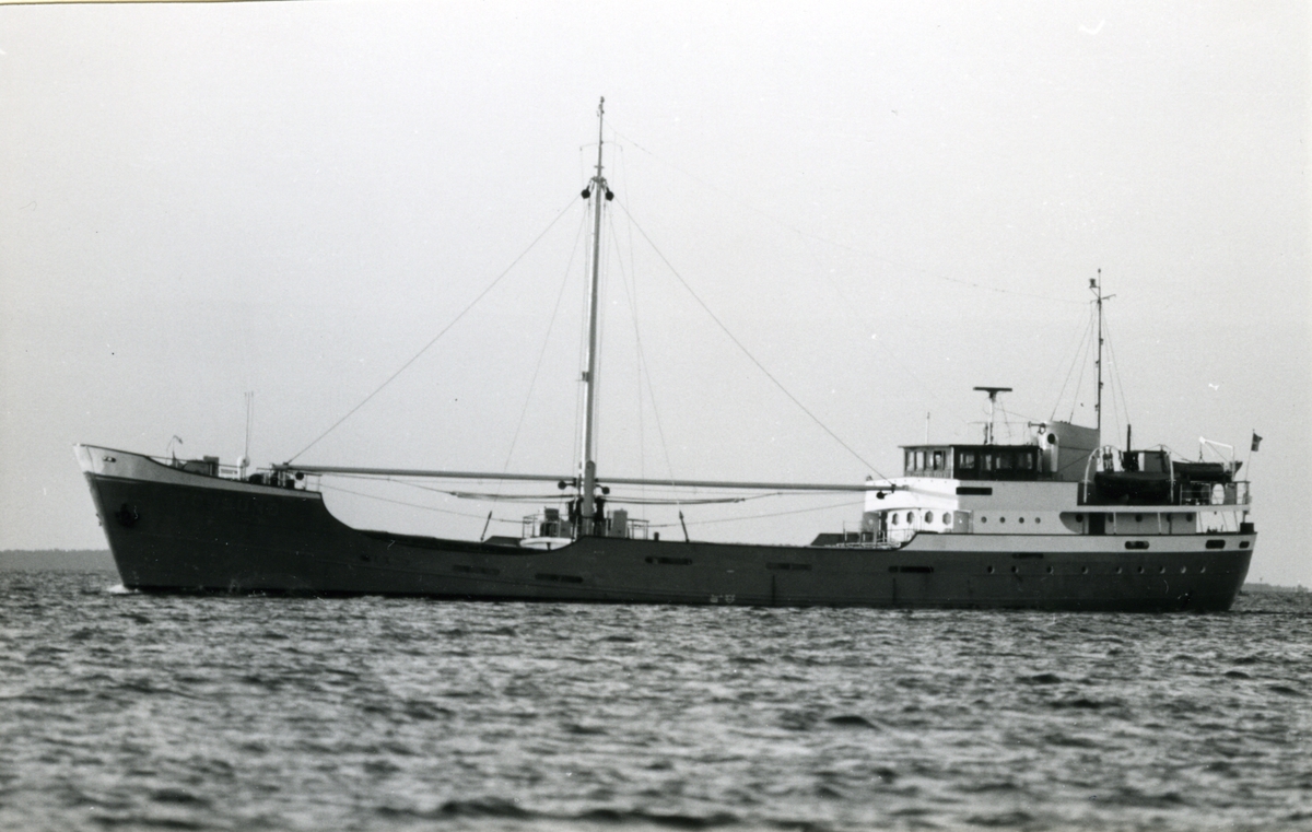 Ägare:/1971-78/: ett partrederi, (Elof & Ingvald Blom). Hemort: Bromösund.