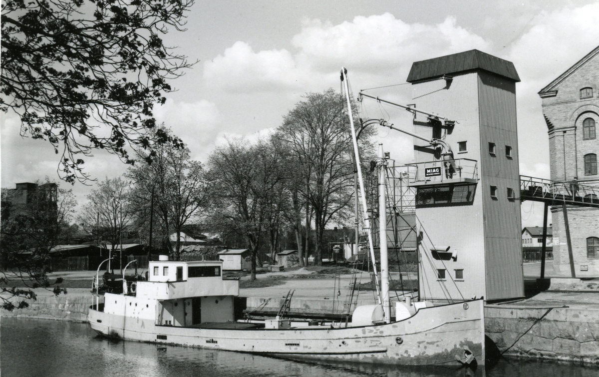 Ägare:/1961-64/: ett partrederi, Huvudredare: M.L. Edlund. Hemort: Norrköping.
