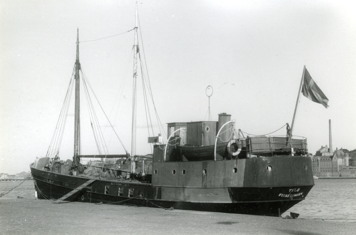 Ägare:/1947-53/: ett partrederi, Huvudredare: Paul Hansson. Hemort: Fisketången.
