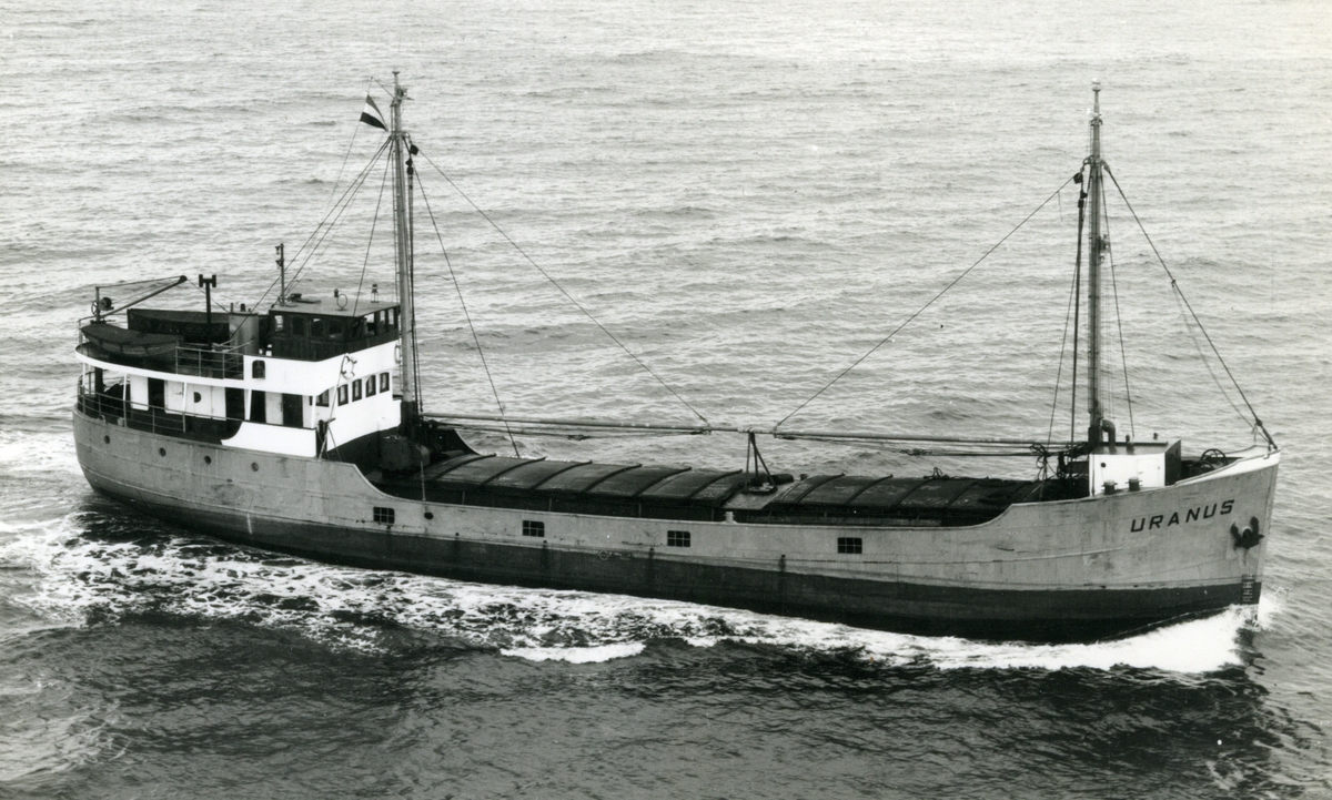 Ägare:/1953-55/: A. & K. de Boer. Hemort: Delfzijl.