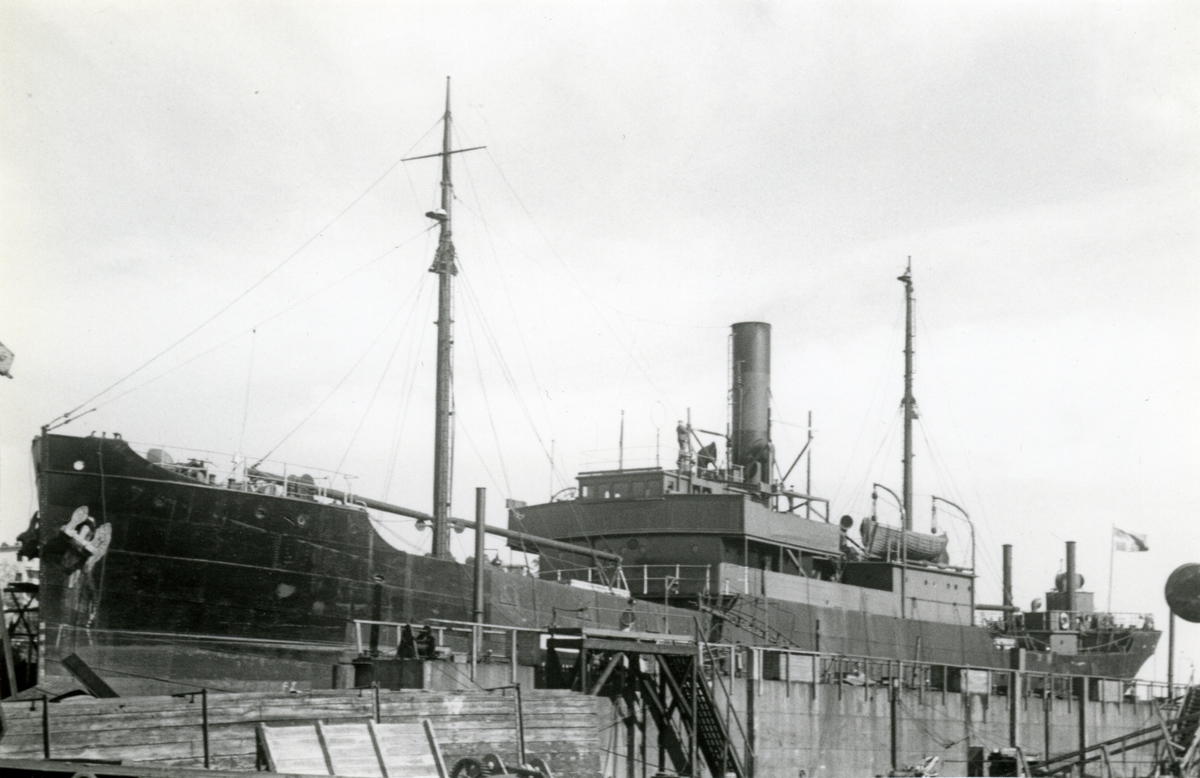 Ägare:/1940-42/: Ångfartygs AB Östersjön. Hemort: Göteborg.