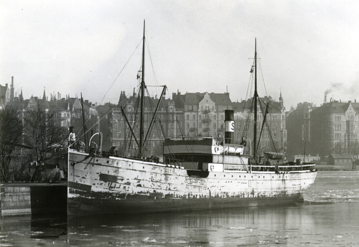 Ägare:/1899-1908/: Ångfartygs AB Södra Sverige, /1909-34/: Stockholms Rederi AB Svea. Båda med hemort: Stockholm.