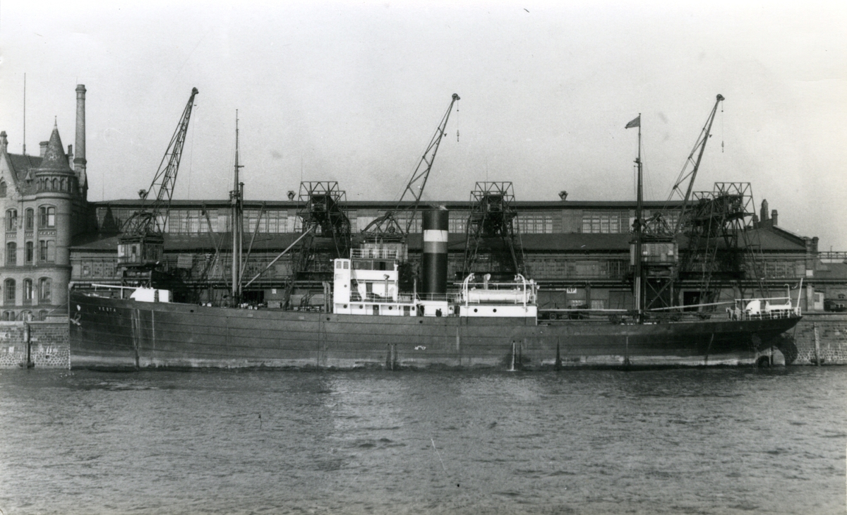 Ägare:/1921-44, 1950-61/: Dampfschiffahrts Ges. Neptun A.G. Hemort: Bremen.