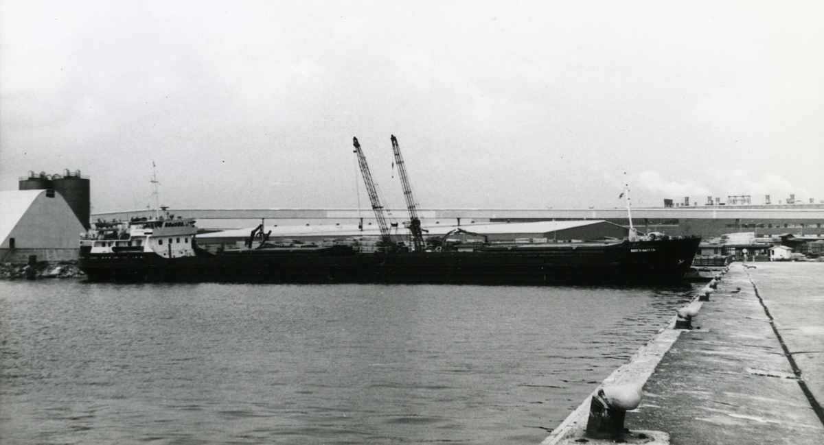 Ägare:/1970-92/: S.S.S.R. - North-Western Shipping Co. Hemort: Leningrad.