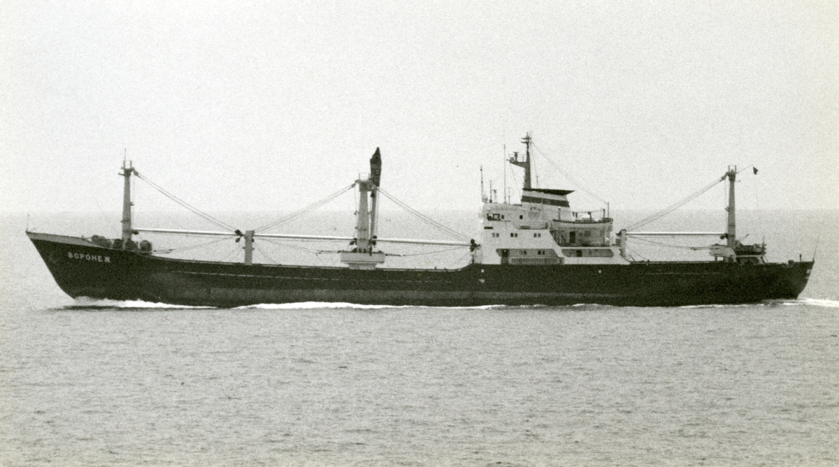 Ägare:/1982-90/: S.S.S.R. - Baltiskoye Morskoye Parochodstvo. Hemort: ingen uppgift.