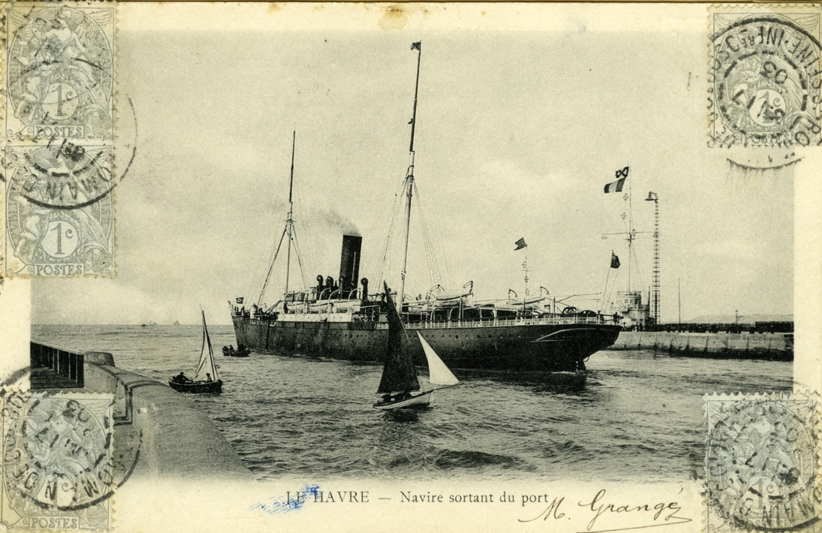 Le Havre - Navire sortant du port.
