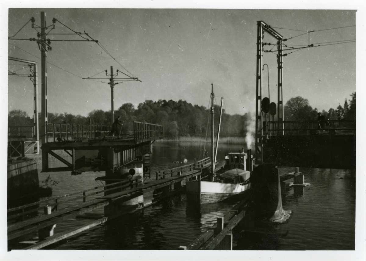 Bröppning vid Almare-stäket.