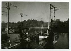 Bröppning vid Almare-stäket.