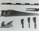 Verktyg använda av Hans Persson vid nybygget SVERIGE av Stocken 1965. Dessa verktyg förvaras i verktygslådan och äges av varvet, ej av timmermannen. Tång, såg, hyvel, mejslar 3st/.