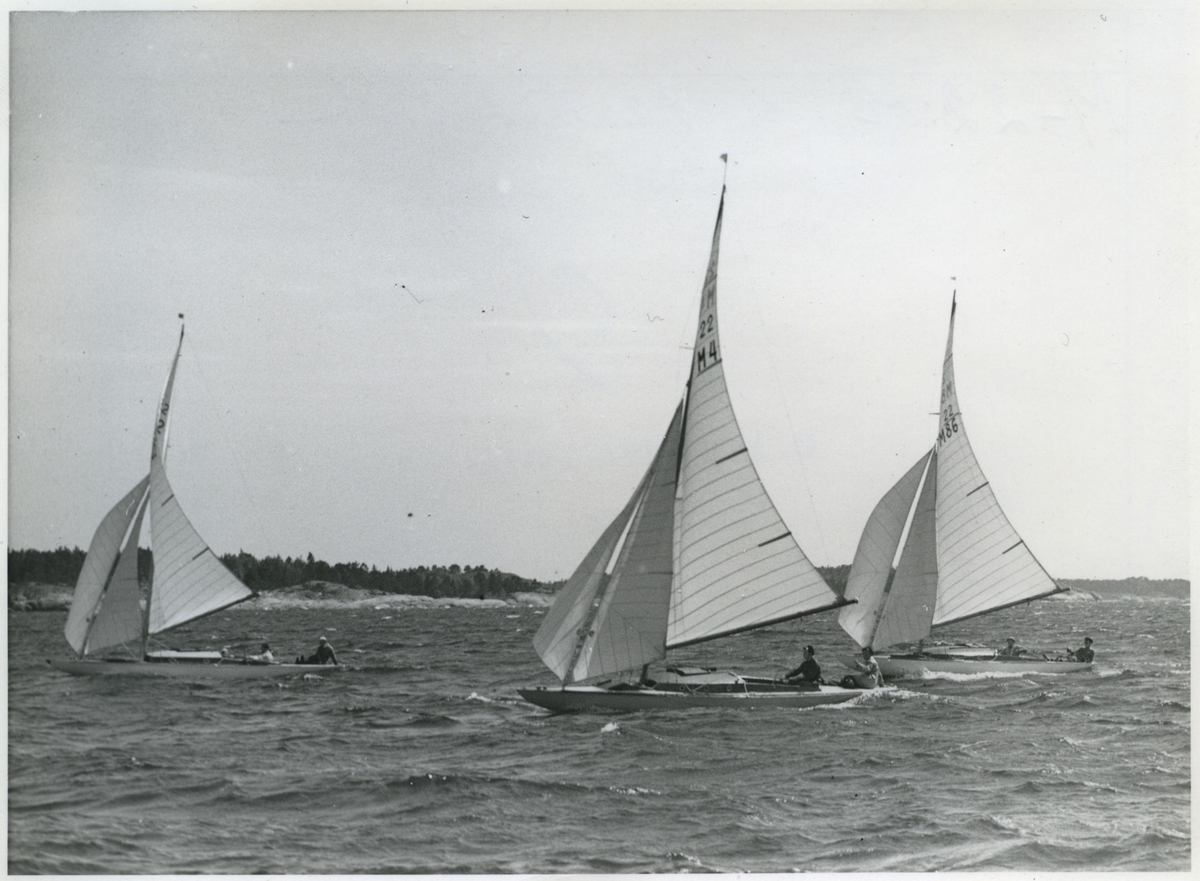 Mälar 22:or under Juniregattan 1945.