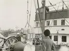 Fördäck under pågående lastning 1934.