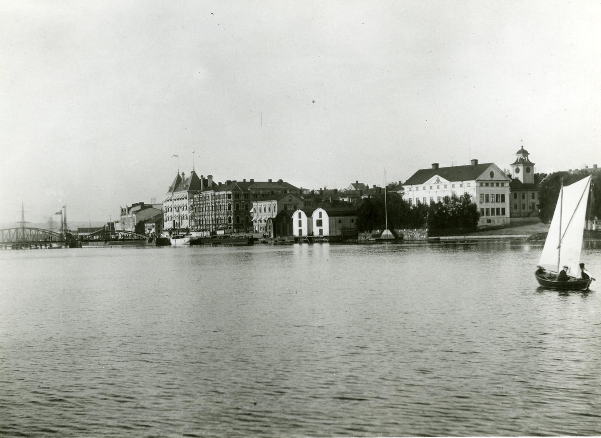 "Från det modernaste Hernösand". Bilden av allt att döma överlämnad som julhälsning 1899.