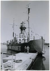 [från fotobeskrivningen:] "FINNGRUNDET flyttas från Rosenvik