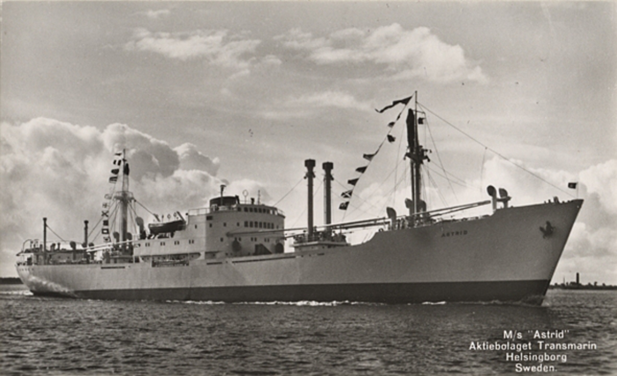 Lastmotorfartyget ASTRID av Hälsingborg 1957.