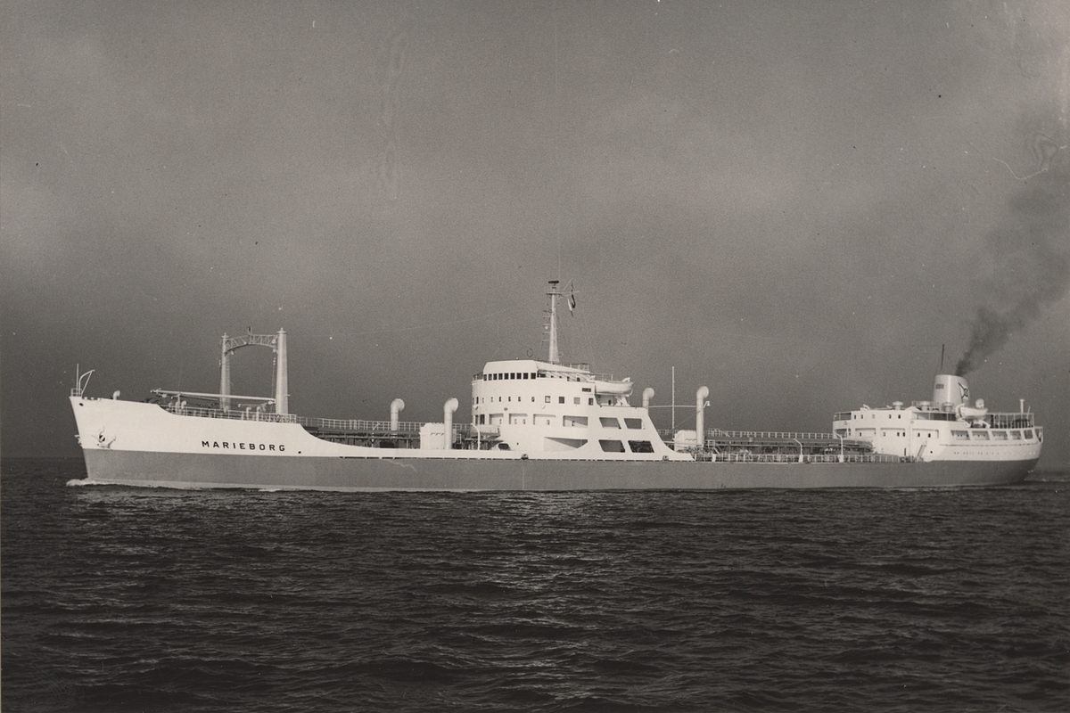 Tankmotorfartyget MARIEBORG av Västervik 1957.