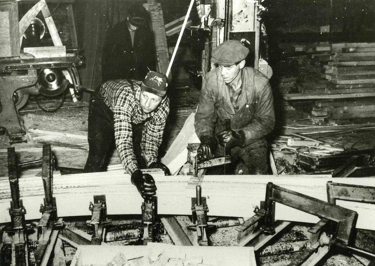 Spant till minsvepare M 59 KARLSÖ under konstruktion vid Fisksätra varv 1959.