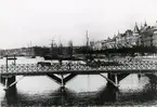Strandvägshamnen med gamla Djurgårdsbron, före 1897.