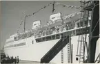 Foto från 1959 visande järnvägsfärjan Sassnitz från Öst Tyskland vid Skeppsbron, Stockholm.