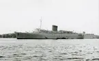 Foto från 1958 visande turist-& passagerarturbinångfartyg CARONIA av Liverpool för ankar på Stockholms ström.