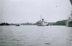Foto från 1959 visande turist-& passagerarturbinångfartyg CARONIA av Liverpool för ankar på Stockholms ström.