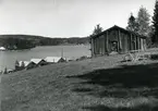 Ångermanland, Nordingrå sn. Kapellet i Barsta fiskeläge, enligt uppgift byggt 1665. Kapellet lär vara ett av de mest ursprungliga fiskekapellen i Härnösands stift.
Jfr Fo41774AB - 777AB.