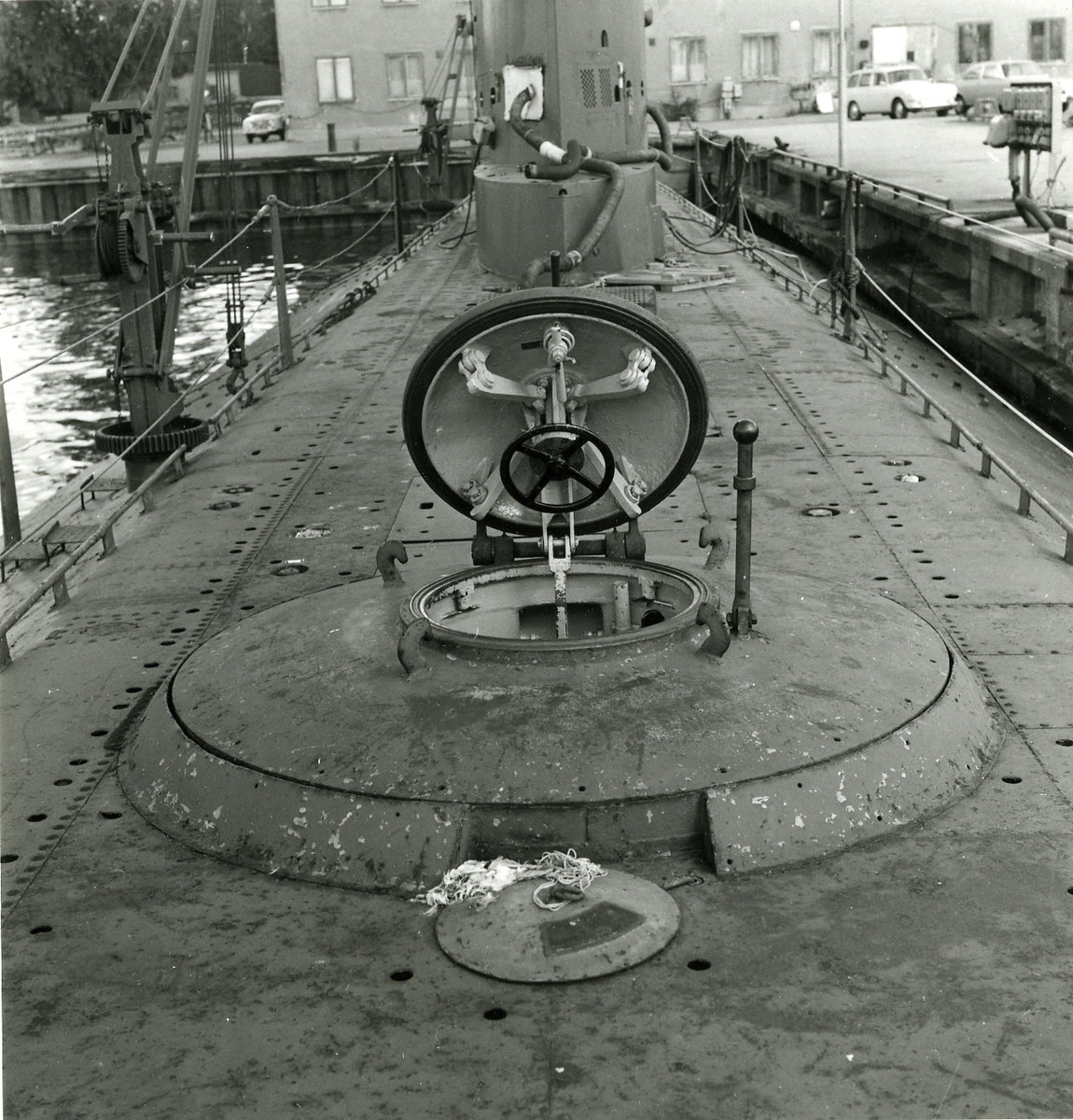 Foto visande aktra nedgångsluckan ubåten "Neptun".