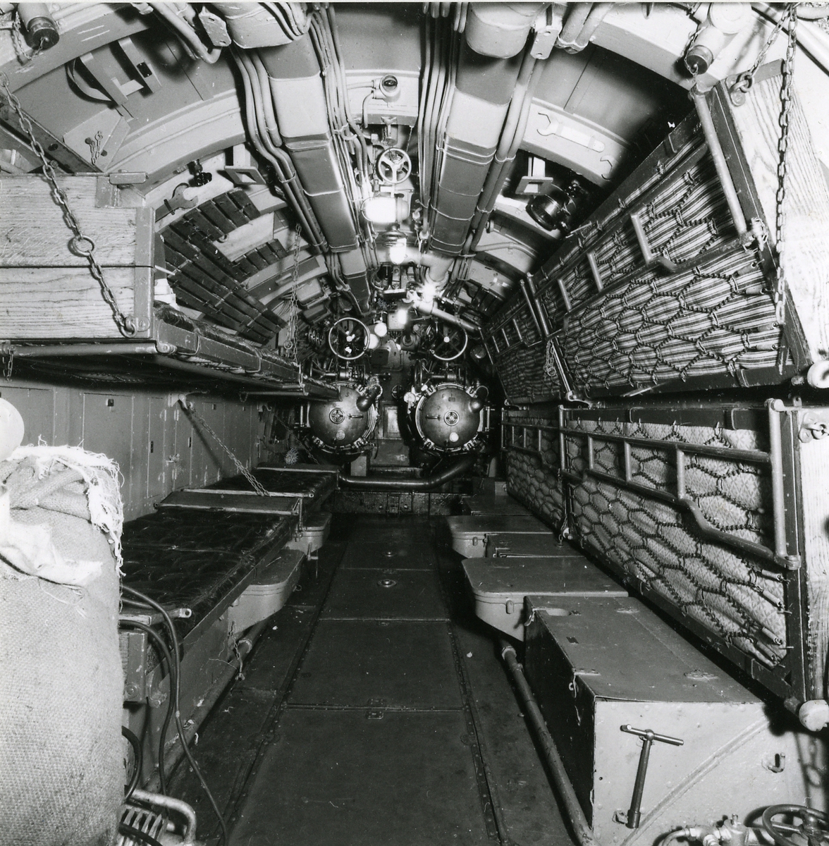 Foto visande förliga torpedrummet ubåten "Näcken".