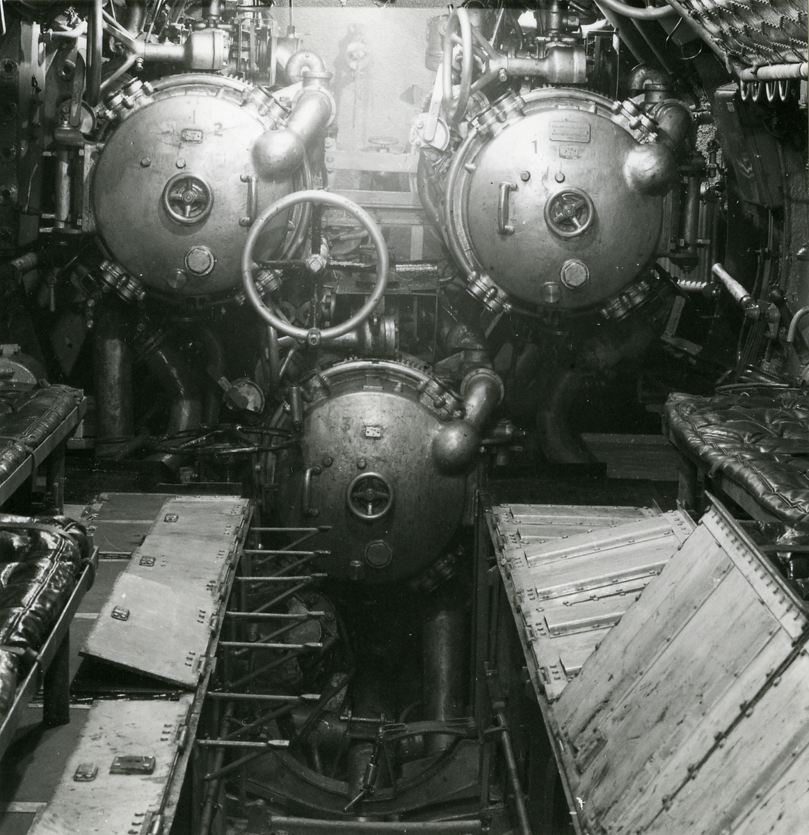 Foto visande förliga torpedrummet ubåten "Näcken".