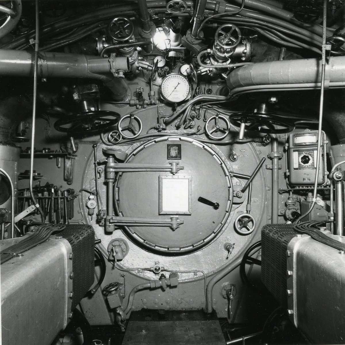 Foto visande dieselmotorrummet ubåten "Näcken".